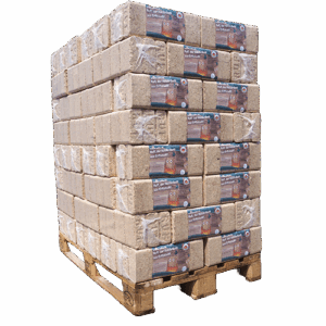 Das Bild einer Holzpalette, die mit mehreren Dutzend aufeinander gestapelten Paketen von RUF Holzbriketts der Firma Füngeling beladen ist.